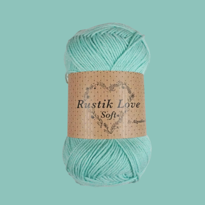 Novelo de lã verde menta com rótulo Rustik Love Soft