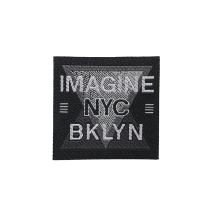 Patch tecido quadrado preto bordado branco IMAGINE NYC BKLYN triângulo