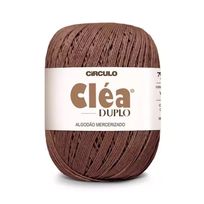 Novelo de fio marrom com etiqueta branca Cléa Duplo