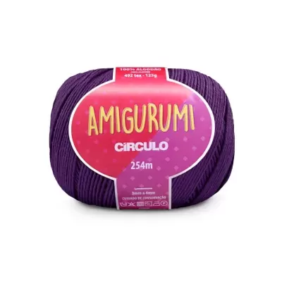 Novelo de fio roxo para amigurumi com etiqueta colorida