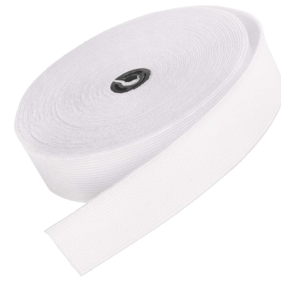 Rolo de fita elástica branca com textura canelada
