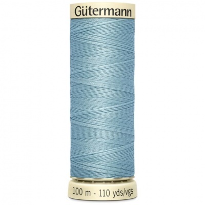 Rolo de linha de costura azul claro da Gütermann com 100 metros.