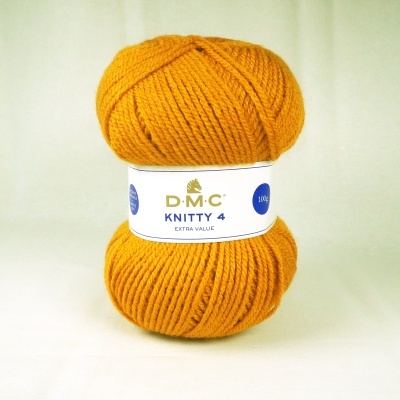 Linhas grossas de lã amarela com etiqueta branca D.M.C Knitty 4 extra value