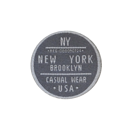 Emblema redondo com texto 'NY NEW YORK BROOKLYN CASUAL WEAR USA'