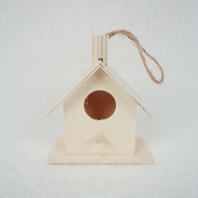 Casa para pássaros branca com corda de suspensão