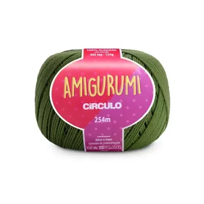 Novelo de fio verde para amigurumi com etiqueta rosa da marca Círculo