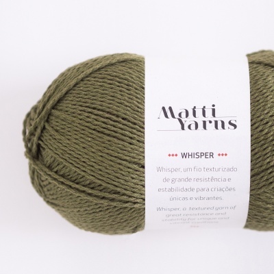 Novelo de lã verde-oliva com etiqueta branca da Matti Yarns