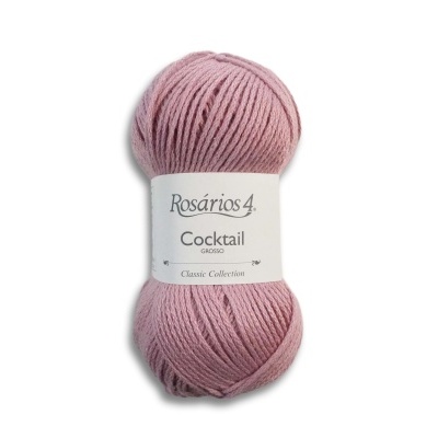 Novelo de lã rosa com rótulo branco