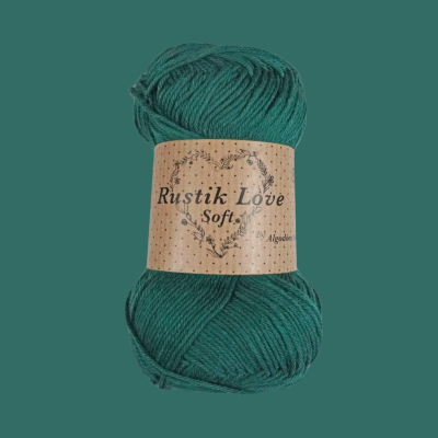 Novelo de fio Rustik Love Soft verde com etiqueta bege