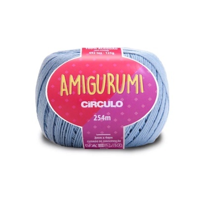 Novelo de fio azul claro com rótulo rosa AMIGURUMI CÍRCULO