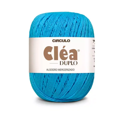 Novelo de linha azul com rótulo branco