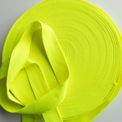 Rolo de fita de tecido amarelo fluorescente