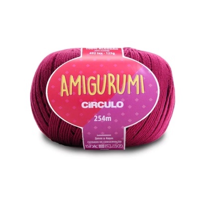 Novelo de fio vermelha para amigurumi com etiqueta rosa da marca Círculo.