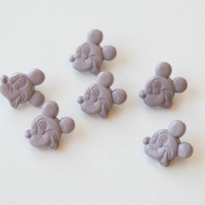 Ímanes cinza em forma da cabeça do Mickey Mouse