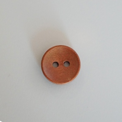 Botão redondo de madeira marrom com dois furos
