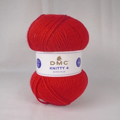 Novelo de lã vermelha DMC Knitty 4 com etiqueta branca