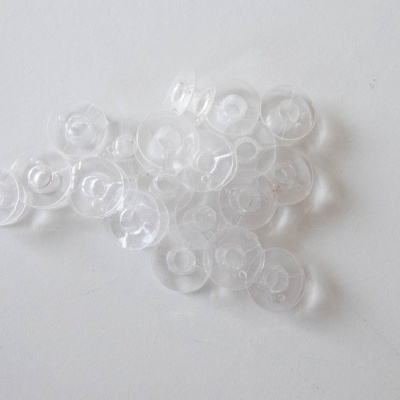 botões transparentes de plástico circulares com dois orifícios