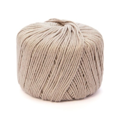 Novelo de fio bege claro