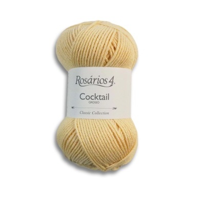 Novelo de lã cor creme com rótulo branco