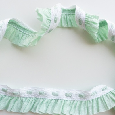 Faixa elástica de tecido verde claro com padrão branco de folhas e acabamento franzido