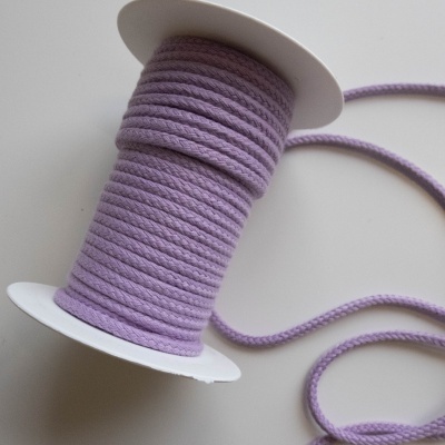 Rolo de cordão lilás trançado
