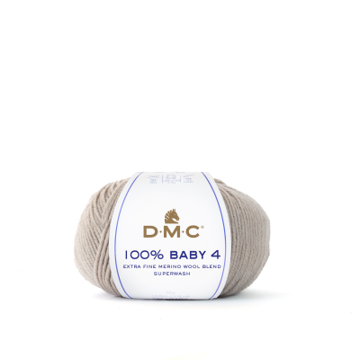 Novelo de lã cinzento claro DMC 100% Baby 4 com etiqueta branca.