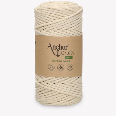 Rolo de barbante bege claro com etiqueta Anchor Crafty Fine 100% Recycled