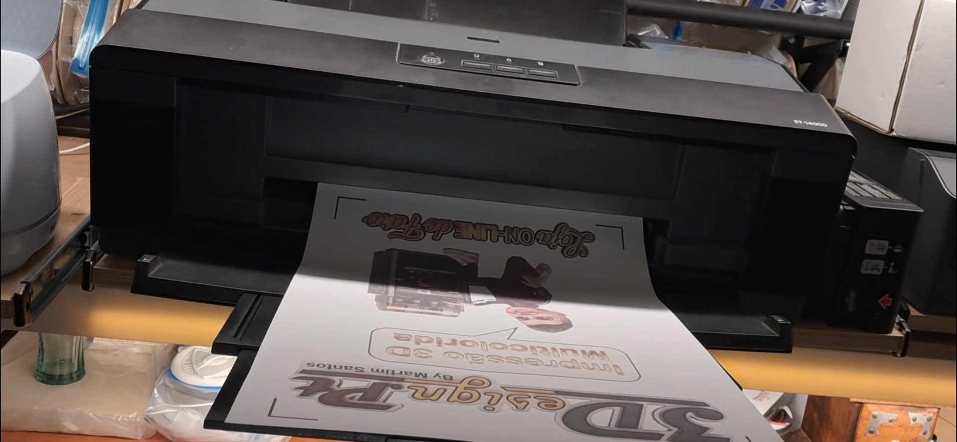 Impressora Epson ET-14000 a imprimir página colorida