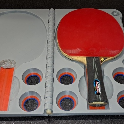 Estojo para raquete de ténis de mesa com raquete vermelha e punho preto