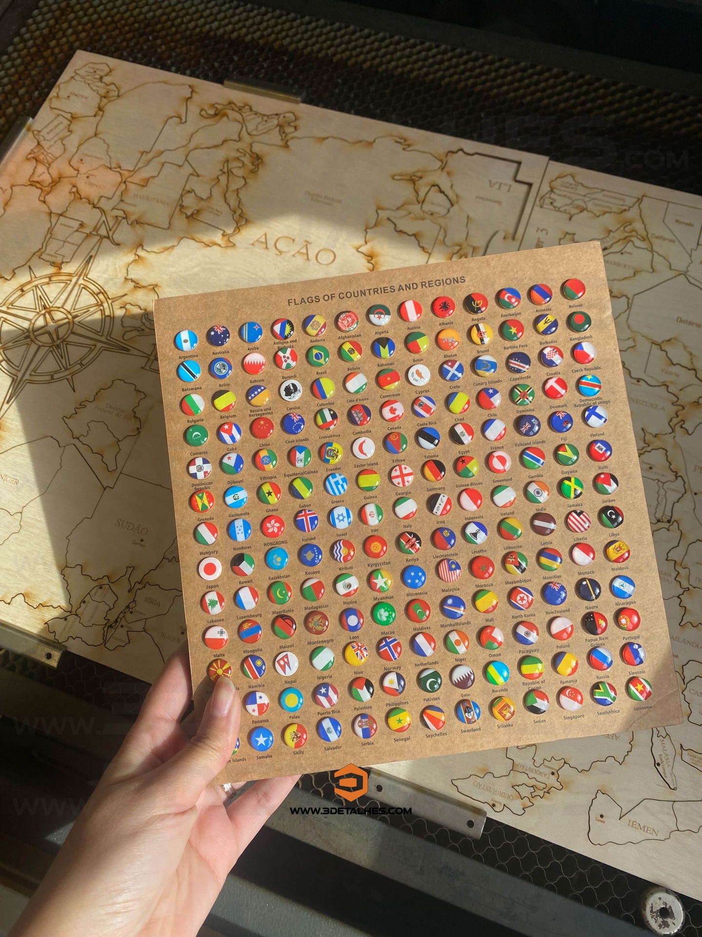 Mapa Mundo de Madeira  ( 1,44m x 0,88m)