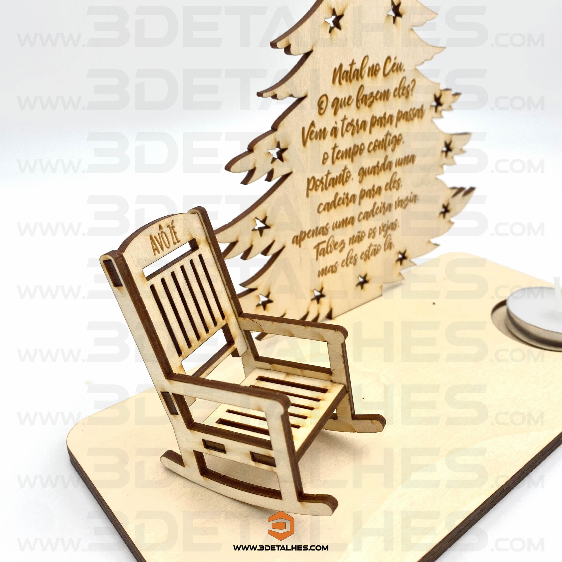 Árvore Natal e Cadeira em Memória