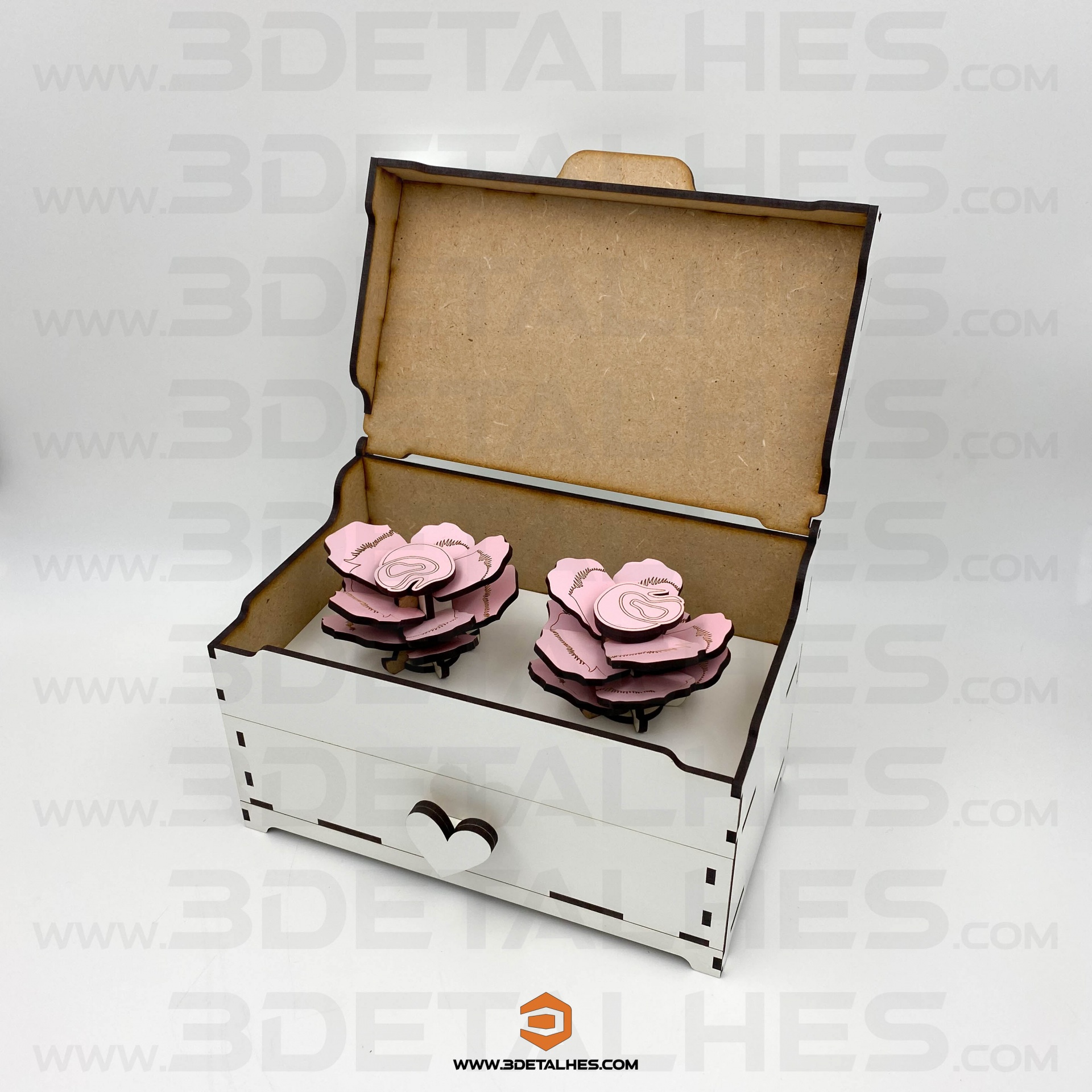 Baú com Ferrero e Flores em Madeira