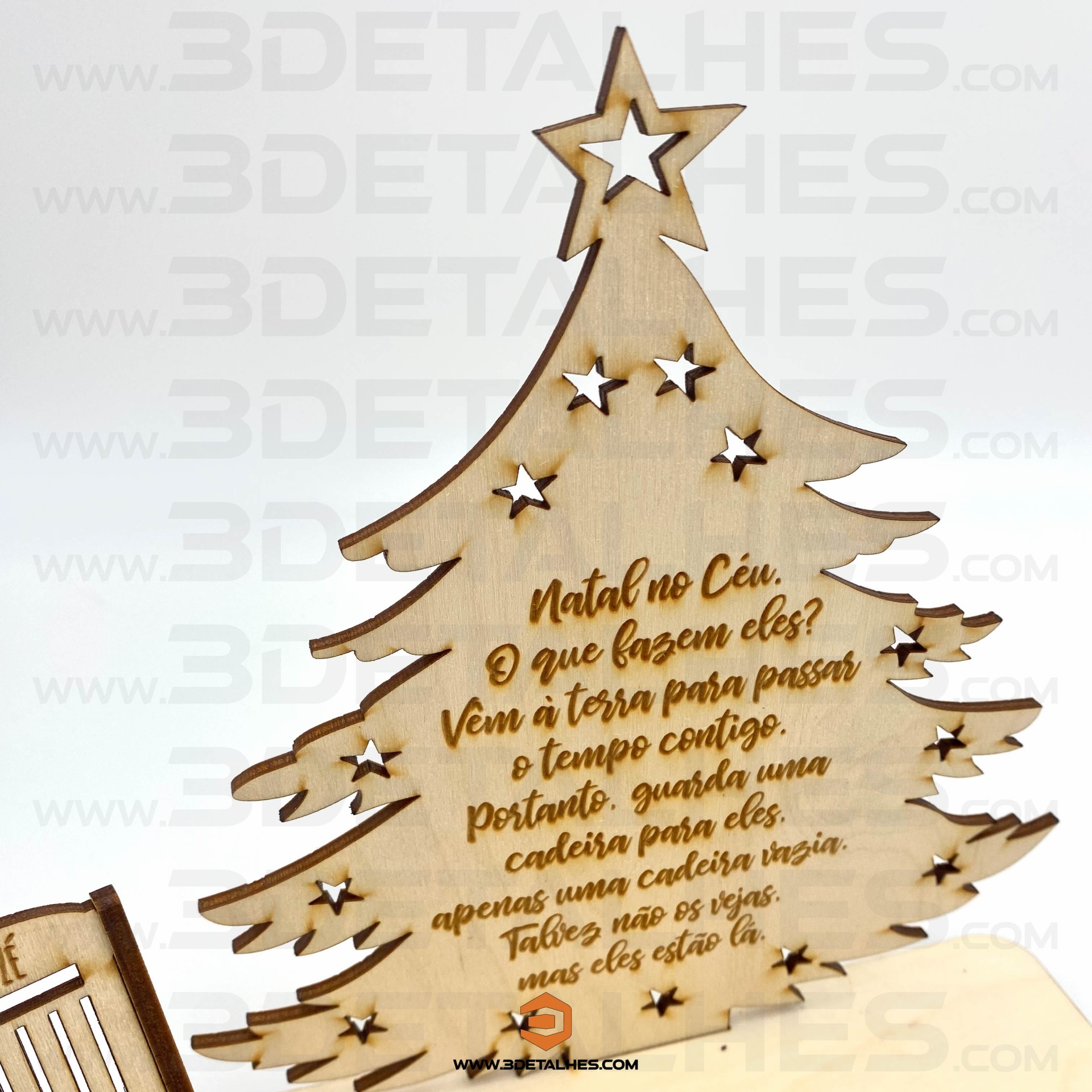 Árvore Natal e Cadeira em Memória