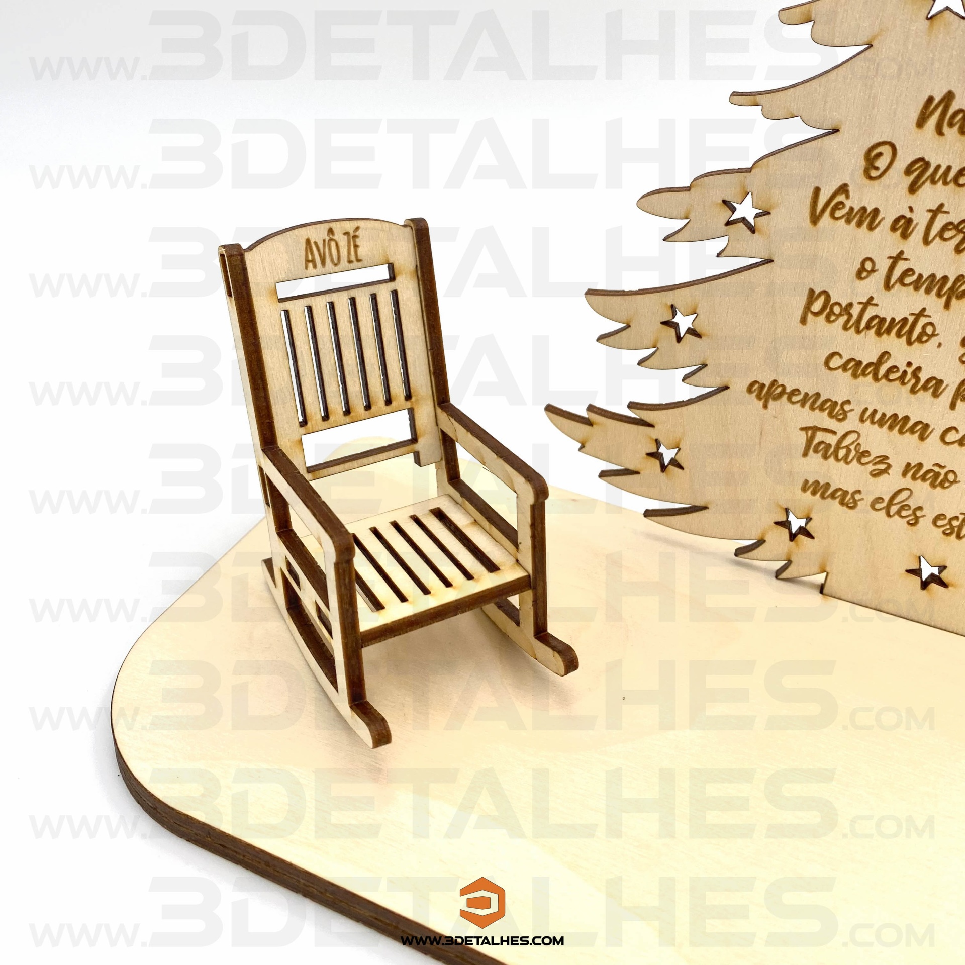 Árvore Natal e Cadeira em Memória