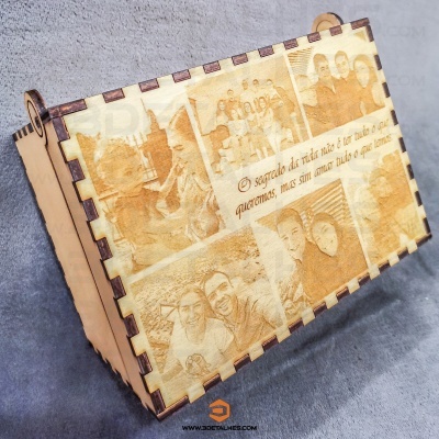 Mala de madeira clara com fotos gravadas a laser em tons sépia