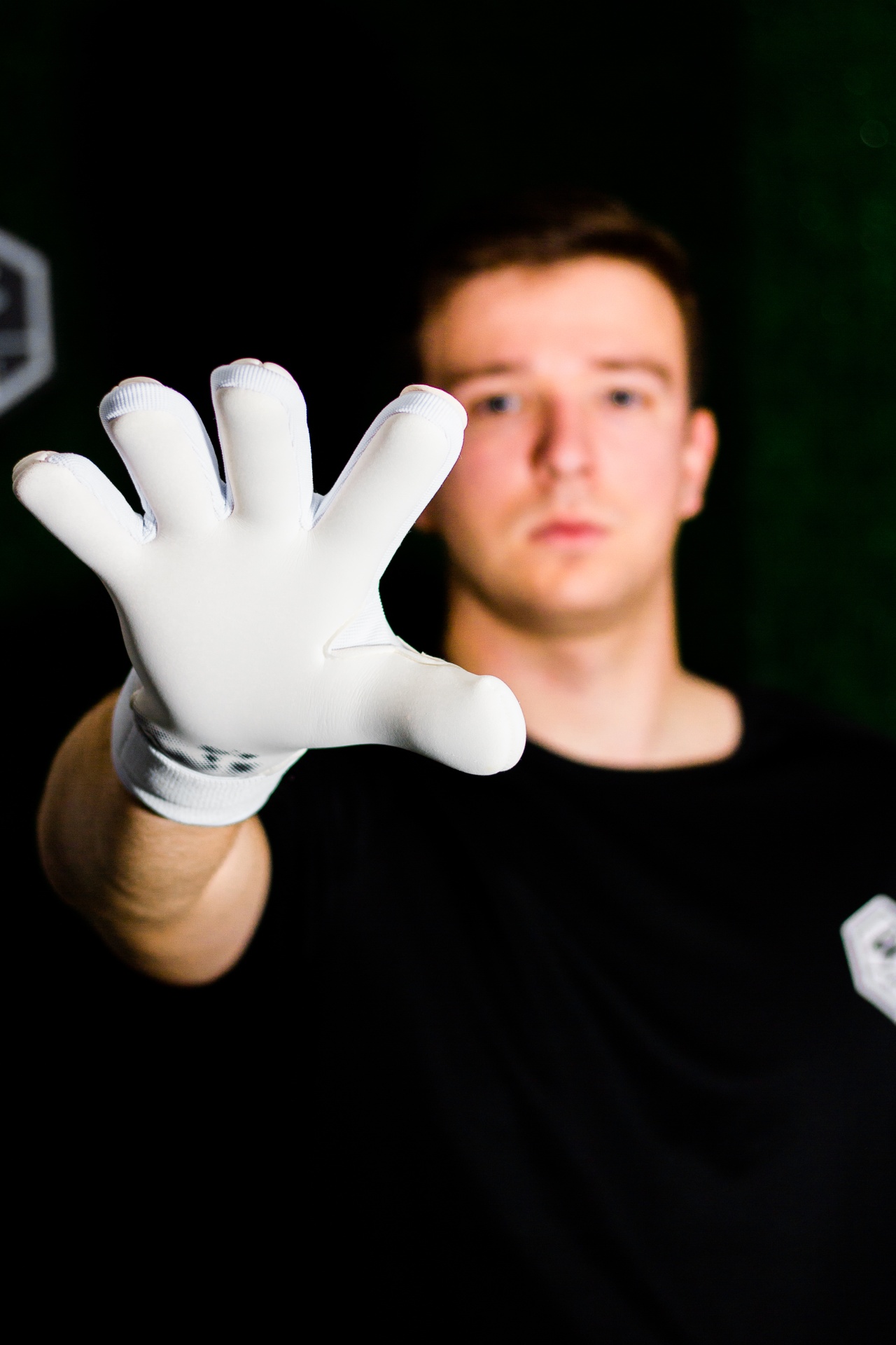 Luvas brancas desportivas de tecido