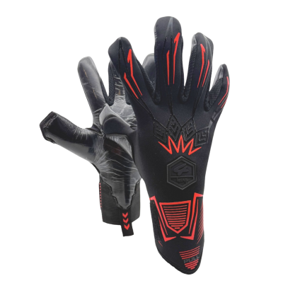 Par de luvas desportivas pretas com detalhes vermelhos e texto KEEP-RER e PULL