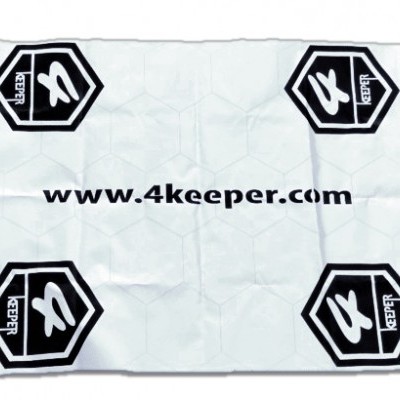 Toalha branca de microfibra com logótipos e texto impressos