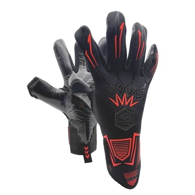 Par de luvas pretas com detalhes vermelhos e palma aderente