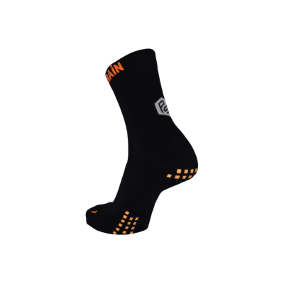 Meia preta com detalhes laranja e logotipo branco