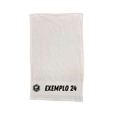 Toalha branca com texto EXEMPLO 24 e logótipo preto