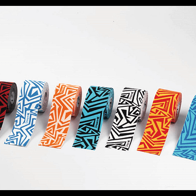 Sete rolos de fita adesiva decorativa colorida com padrões geométricos