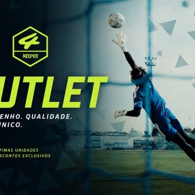 Guarda-redes de futebol em salto a agarrar bola com texto promocional do Outlet Keeper