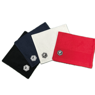 Quatro toalhas quadradas coloridas com logotipo UX