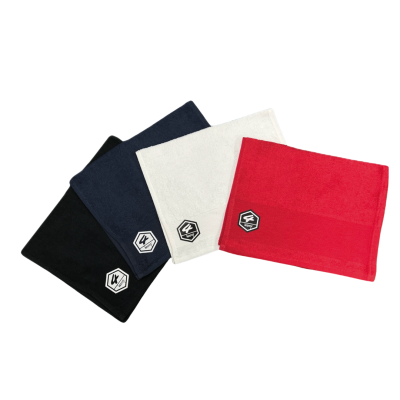 Quatro toalhas coloridas com etiquetas hexagonais UK KENTZ