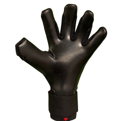 Luva preta desportiva em pele sintética com punho elástico e etiqueta com coração vermelho.