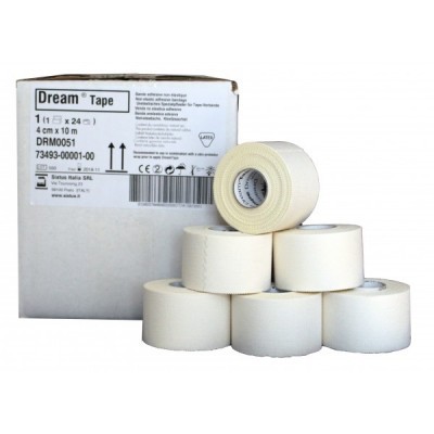 Seis rolos de fita adesiva branca empilhados com caixa ao fundo