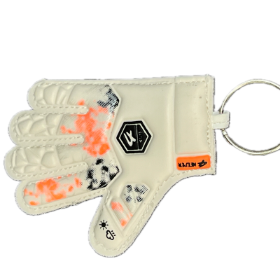 Chaveiro em forma de luva de guarda-redes branca com detalhes em laranja e preto