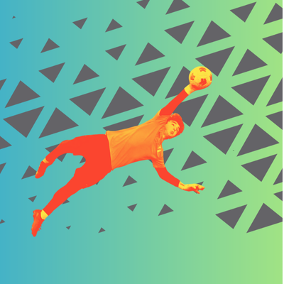 Guarda-redes de futebol em uniforme laranja e vermelho a agarrar uma bola sobre fundo degradado azul e verde com triângulos cinzentos.