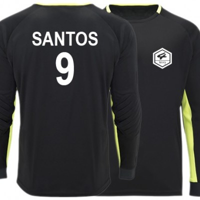 Camisola desportiva preta e amarela com nome SANTOS e número 9